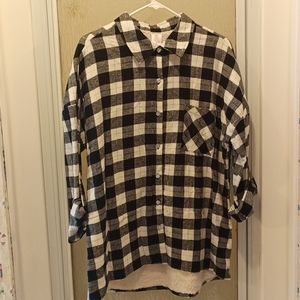NWOT Women's 3/4 or long sleeve shirt. Back lined with fleece!